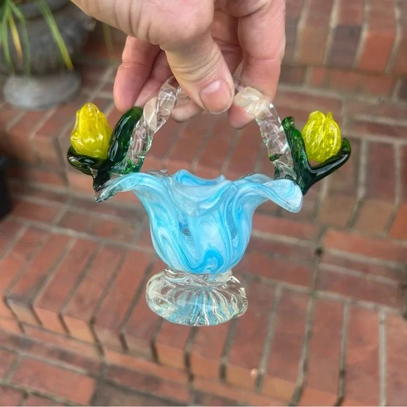 4" Vintage light Blue Small Hand Blown Glass Basket Spring Easter Excellent - Picture 8 of 11